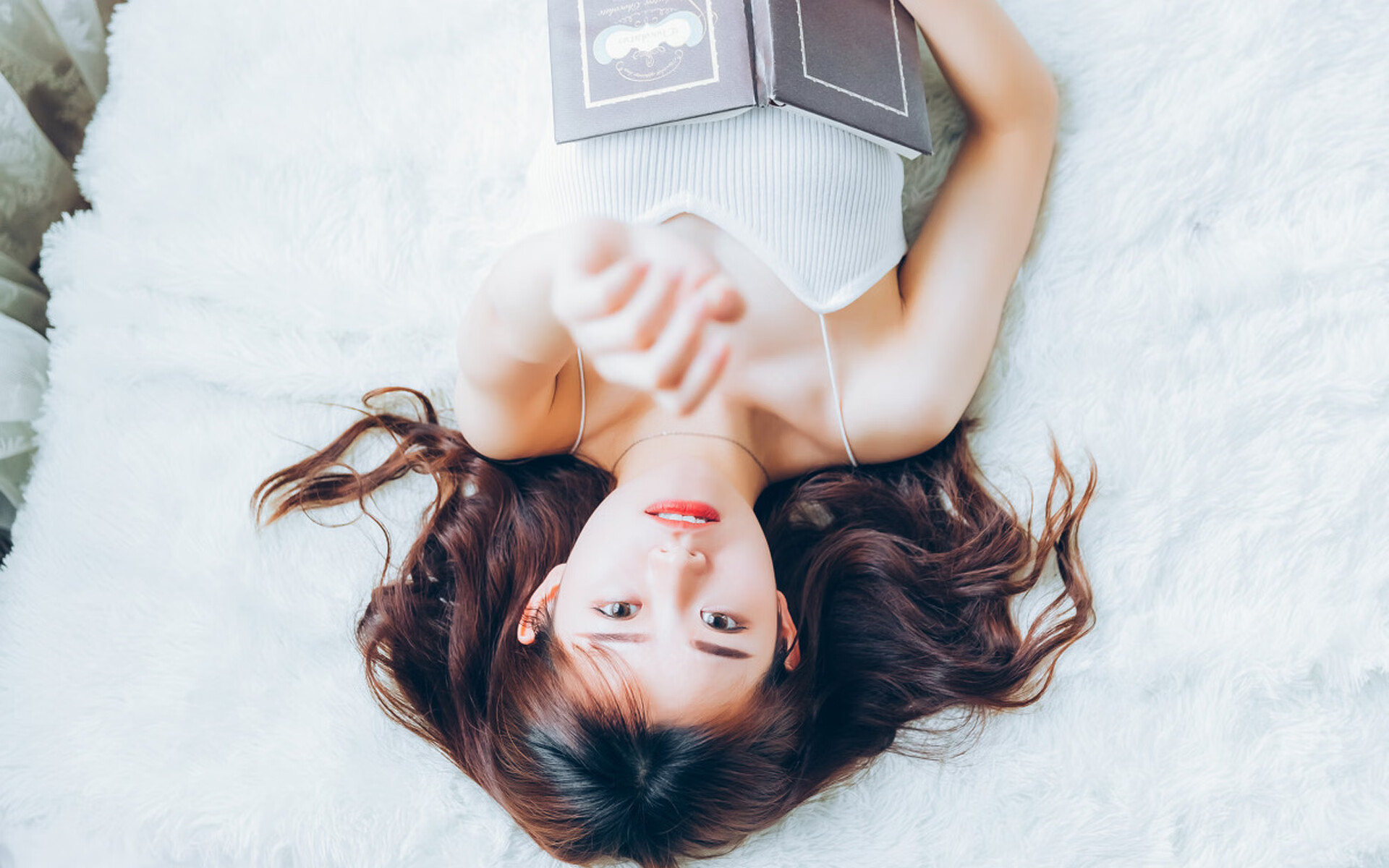 爱游戏综合娱乐-湖人翻盘公牛，全明星赛前哨战中詹姆斯三分雨不断，湖人james