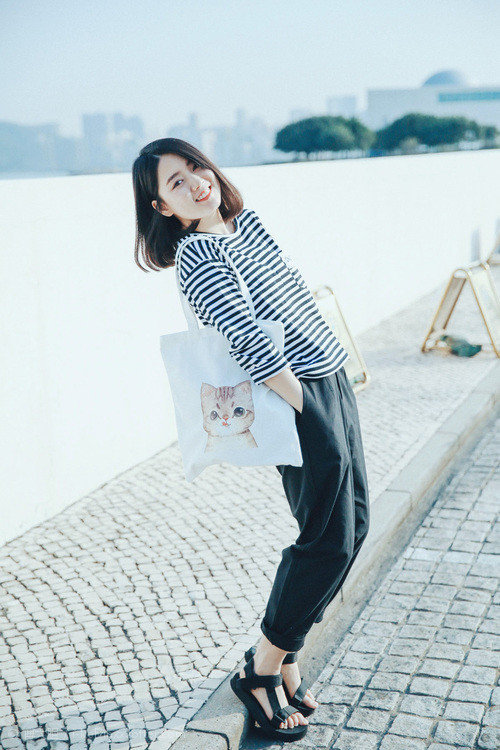 体育新闻中心深化体育内容多语种传播机制,体育新闻的要求