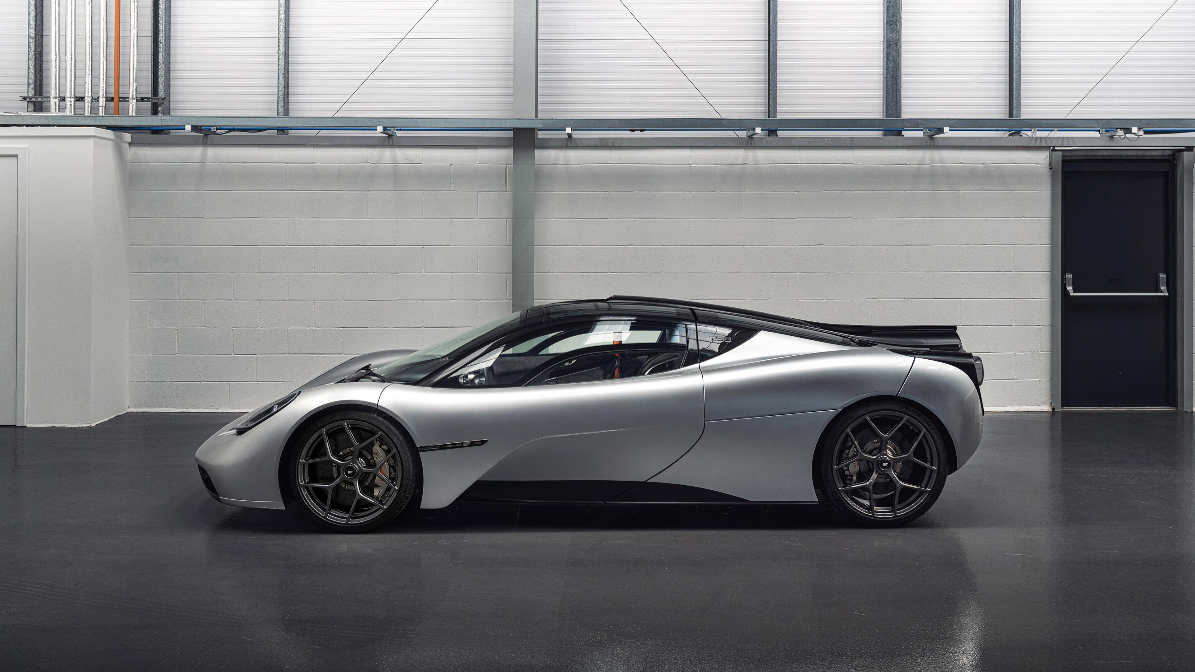 爱游戏体育官方网站-决赛红牌事件引发广泛争议，红牌对比赛的影响